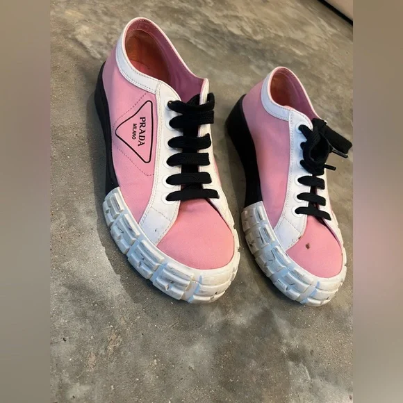Authentic Prada sneakers - Picture 2 of 9